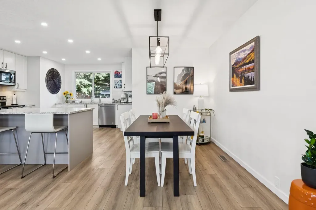 716 Cantree Road SW Calgary AB T2W2L5