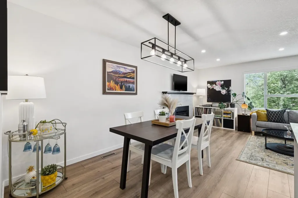 716 Cantree Road SW Calgary AB T2W2L5