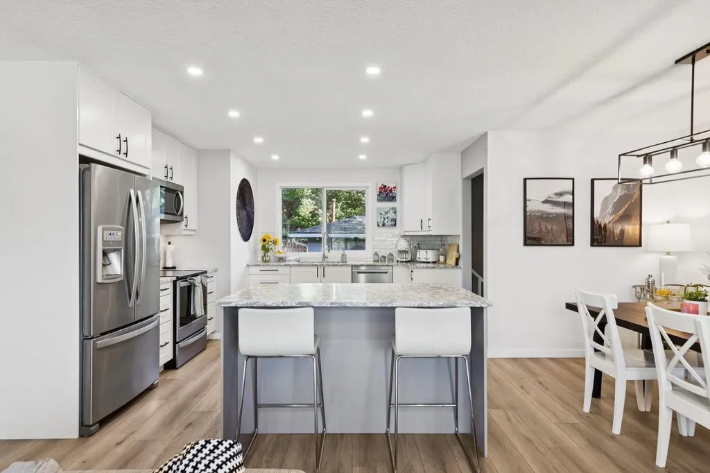 716 Cantree Road SW Calgary AB T2W2L5