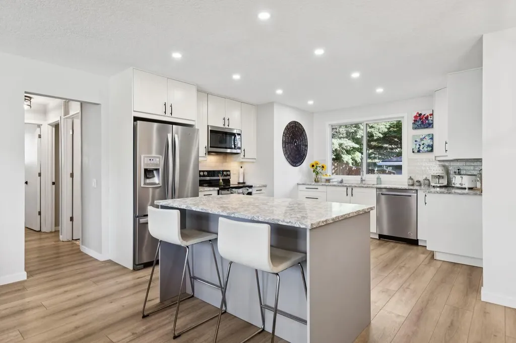 716 Cantree Road SW Calgary AB T2W2L5