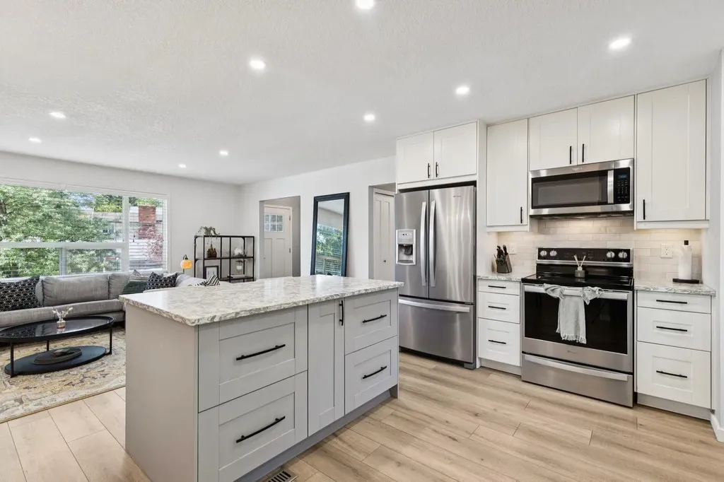 716 Cantree Road SW Calgary AB T2W2L5