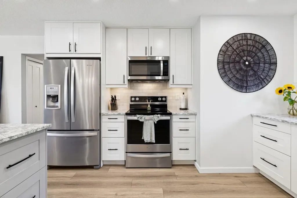 716 Cantree Road SW Calgary AB T2W2L5