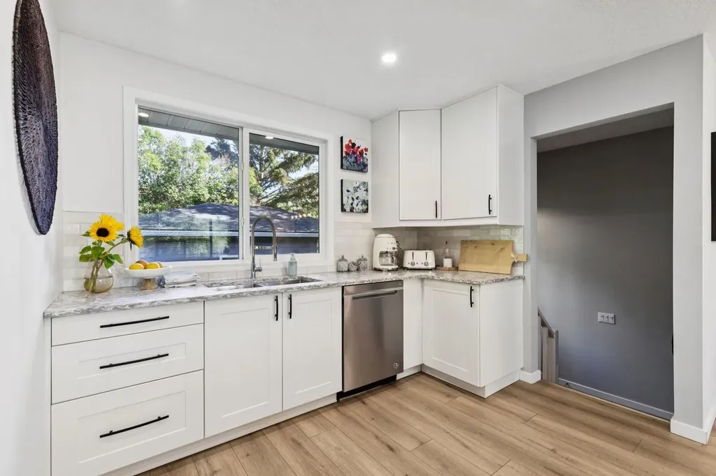 716 Cantree Road SW Calgary AB T2W2L5