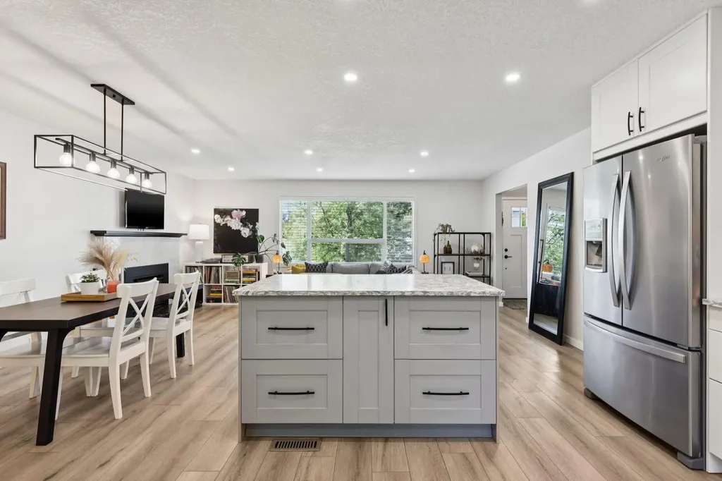 716 Cantree Road SW Calgary AB T2W2L5