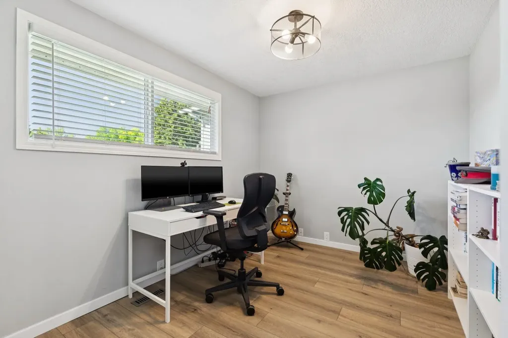 716 Cantree Road SW Calgary AB T2W2L5