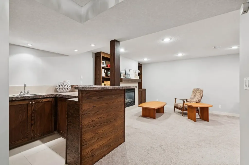 716 Cantree Road SW Calgary AB T2W2L5