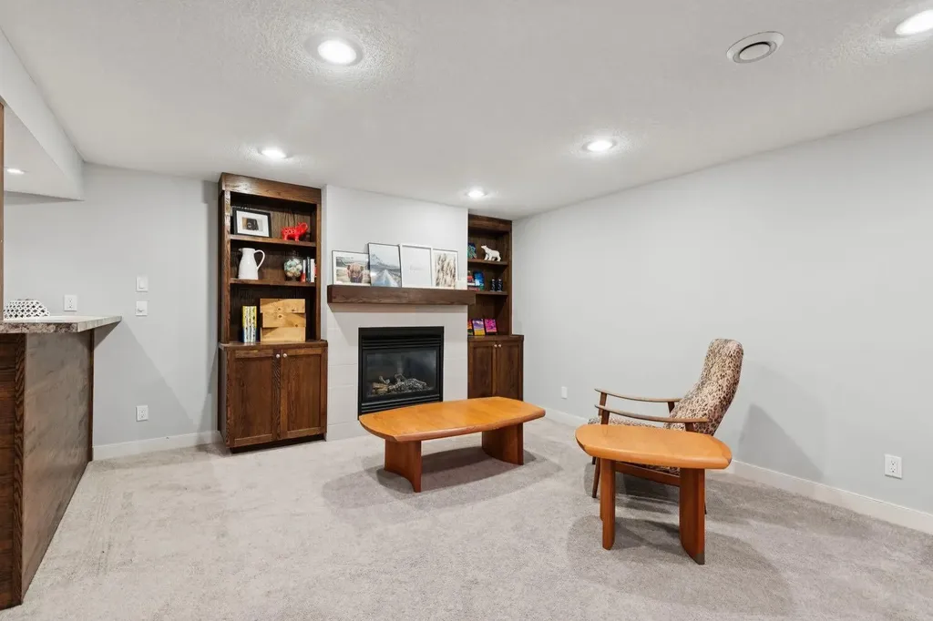 716 Cantree Road SW Calgary AB T2W2L5