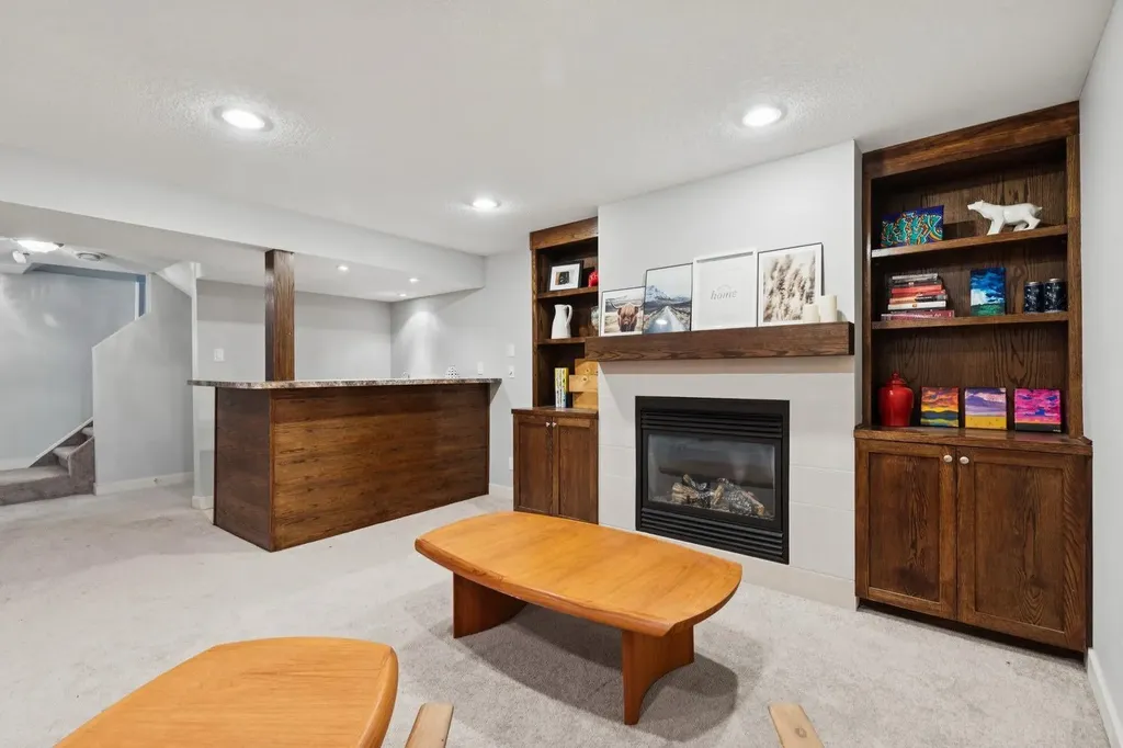 716 Cantree Road SW Calgary AB T2W2L5