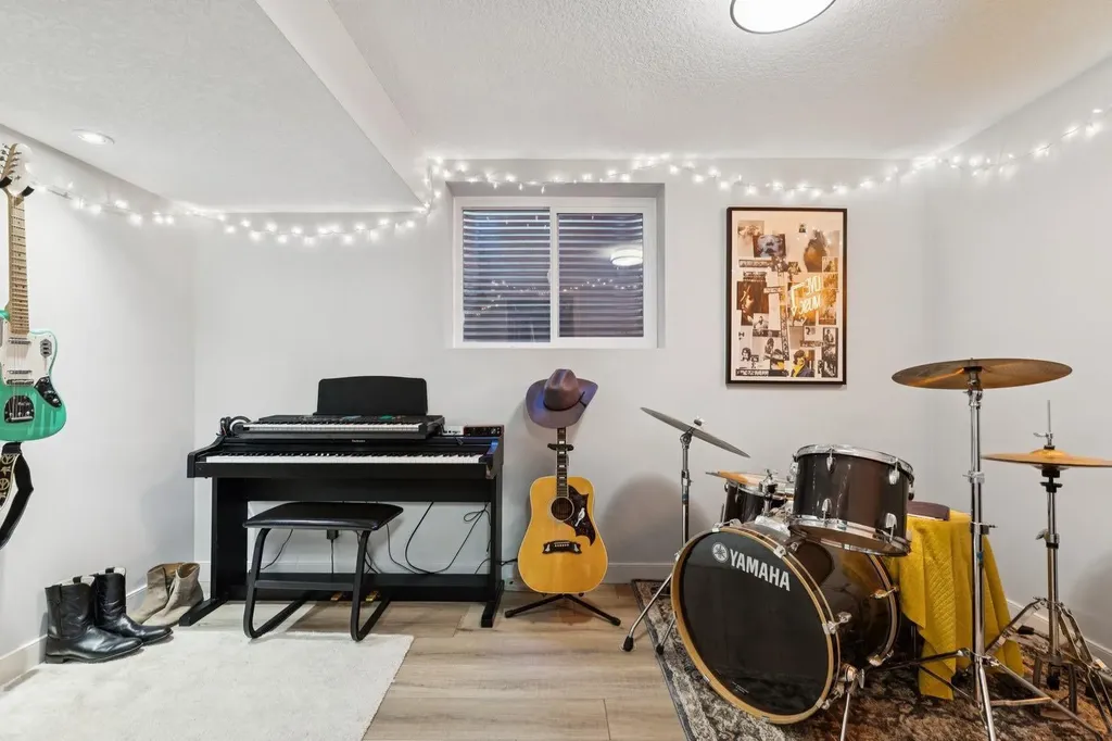 716 Cantree Road SW Calgary AB T2W2L5