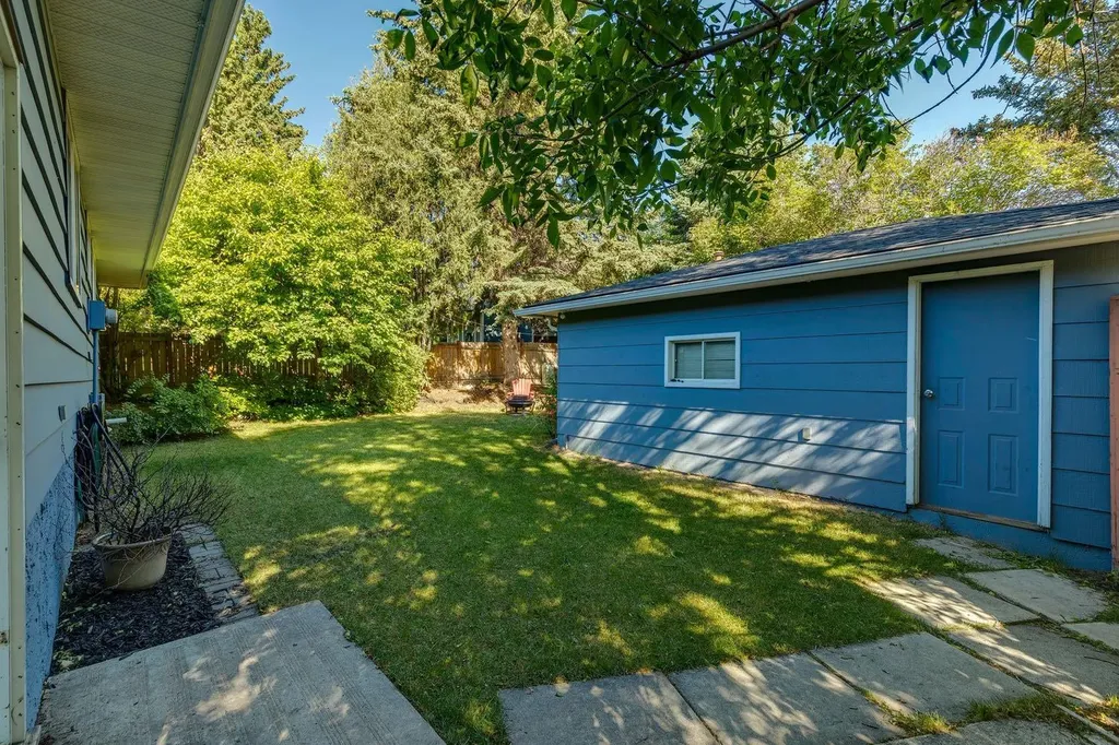 716 Cantree Road SW Calgary AB T2W2L5