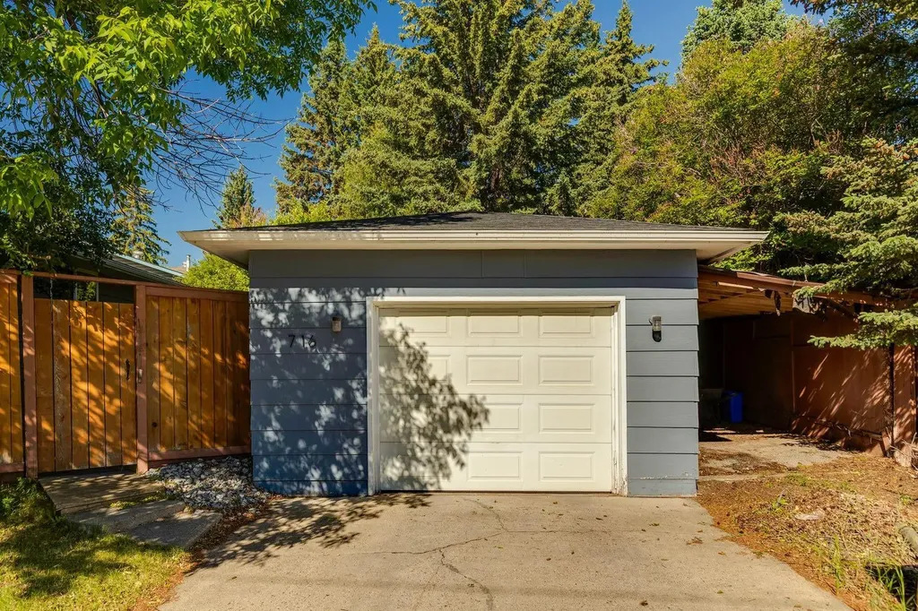 716 Cantree Road SW Calgary AB T2W2L5