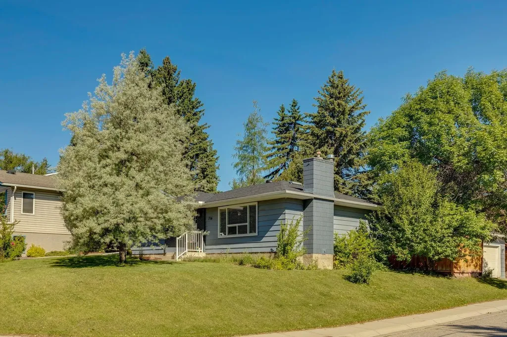 716 Cantree Road SW Calgary AB T2W2L5