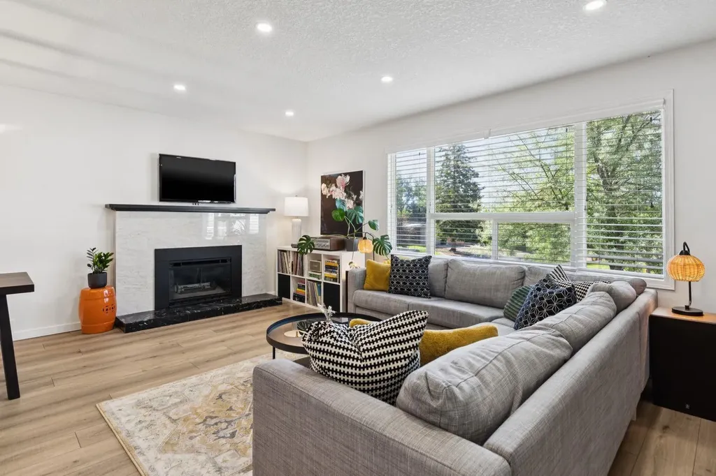 716 Cantree Road SW Calgary AB T2W2L5