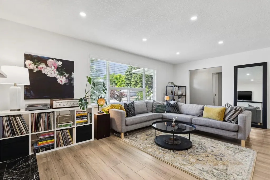716 Cantree Road SW Calgary AB T2W2L5