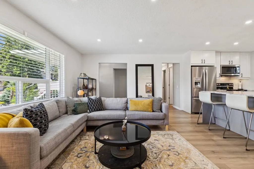 716 Cantree Road SW Calgary AB T2W2L5