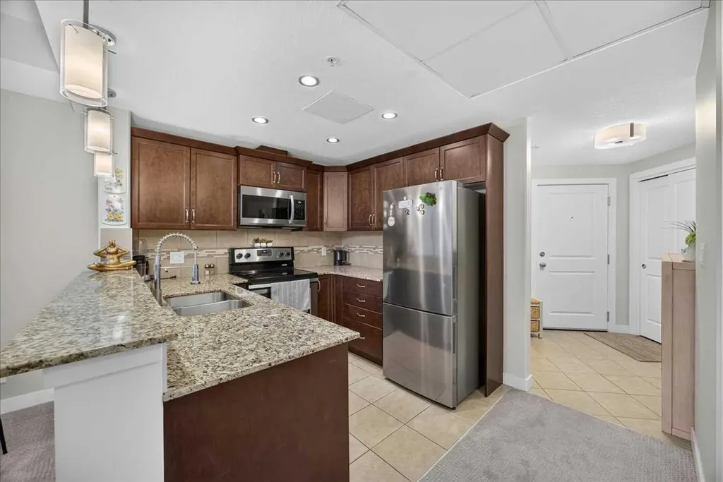 16 Varsity Estates Circle NW Calgary AB T3A 2C5