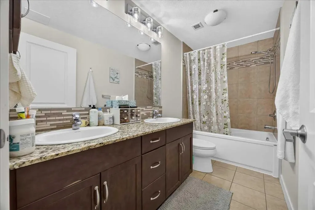 16 Varsity Estates Circle NW Calgary AB T3A 2C5