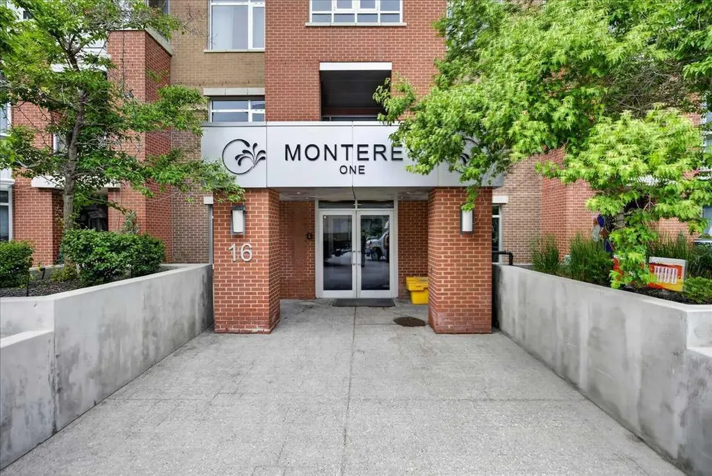 16 Varsity Estates Circle NW Calgary AB T3A 2C5