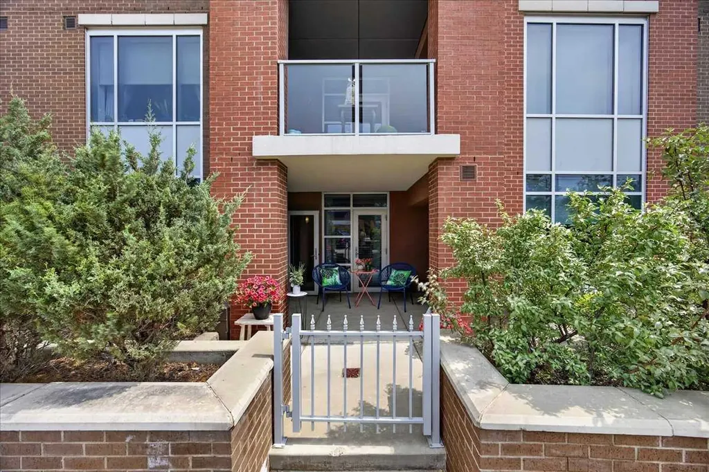 16 Varsity Estates Circle NW Calgary AB T3A 2C5