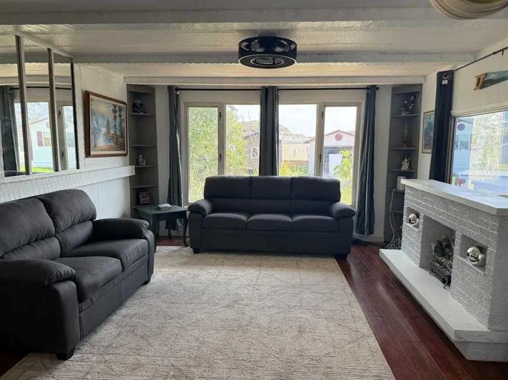 64 Greenwood Villa Drumheller AB T0J 0Y2
