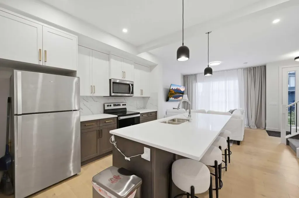7 Lambeau Lane SE Airdrie AB T4A 3P4
