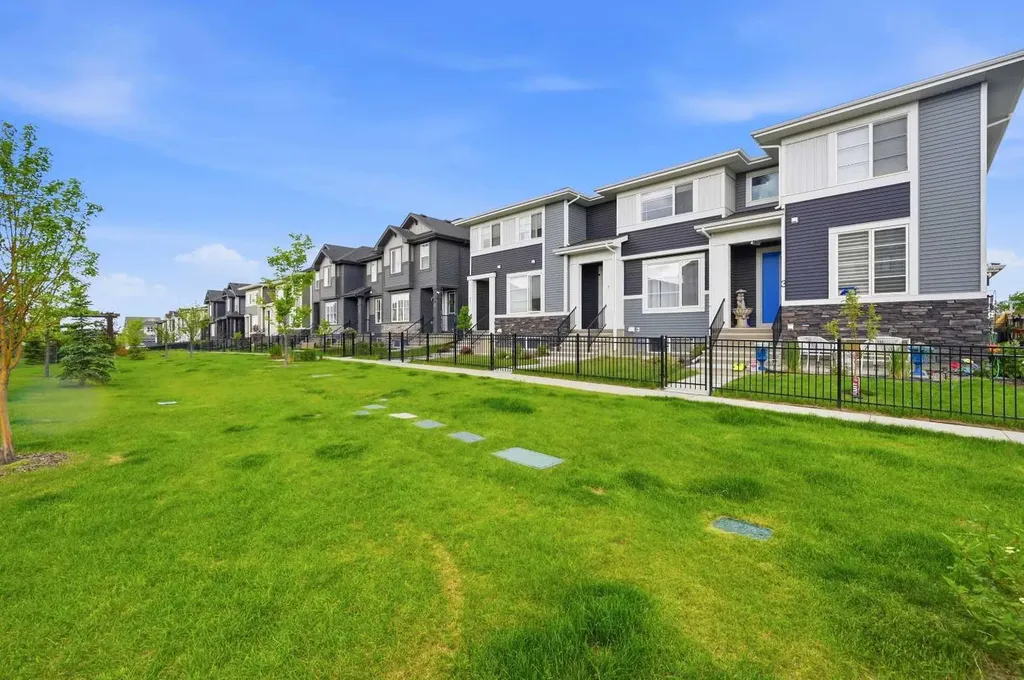 7 Lambeau Lane SE Airdrie AB T4A 3P4