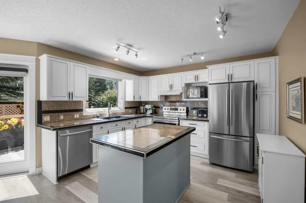 43 Hampstead Close NW Calgary AB T3A 5J3