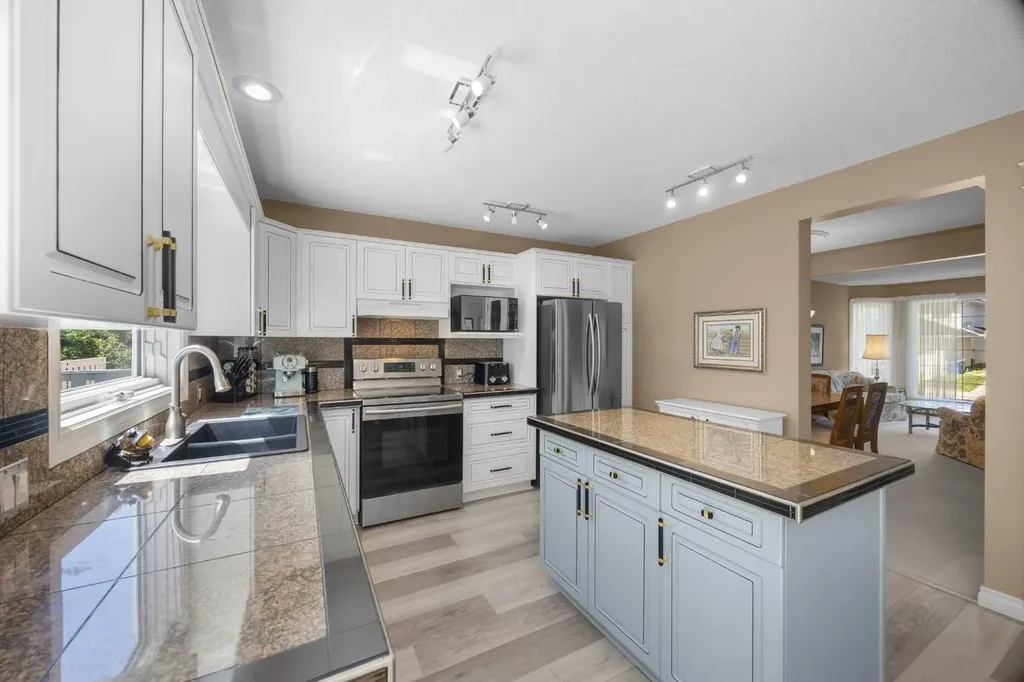 43 Hampstead Close NW Calgary AB T3A 5J3