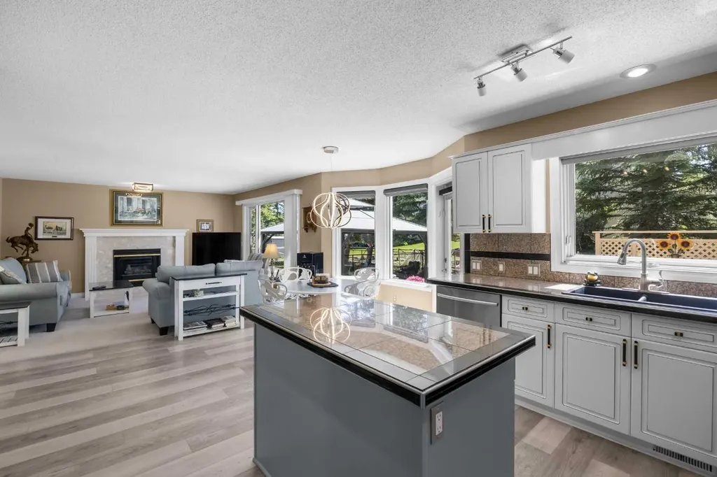 43 Hampstead Close NW Calgary AB T3A 5J3