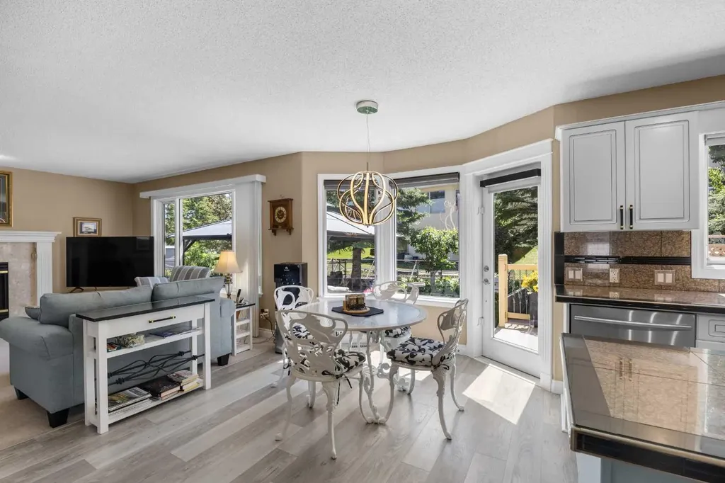 43 Hampstead Close NW Calgary AB T3A 5J3