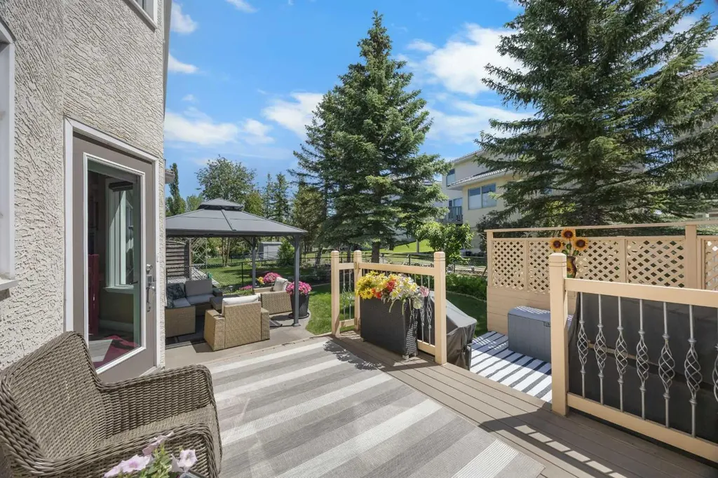 43 Hampstead Close NW Calgary AB T3A 5J3