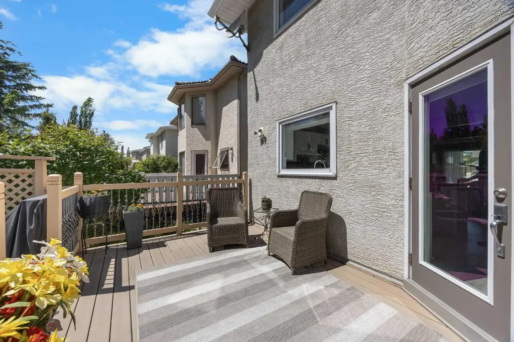 43 Hampstead Close NW Calgary AB T3A 5J3
