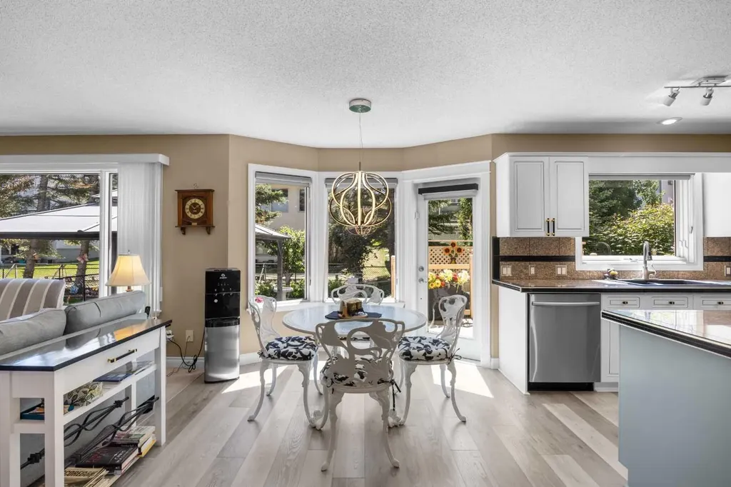 43 Hampstead Close NW Calgary AB T3A 5J3