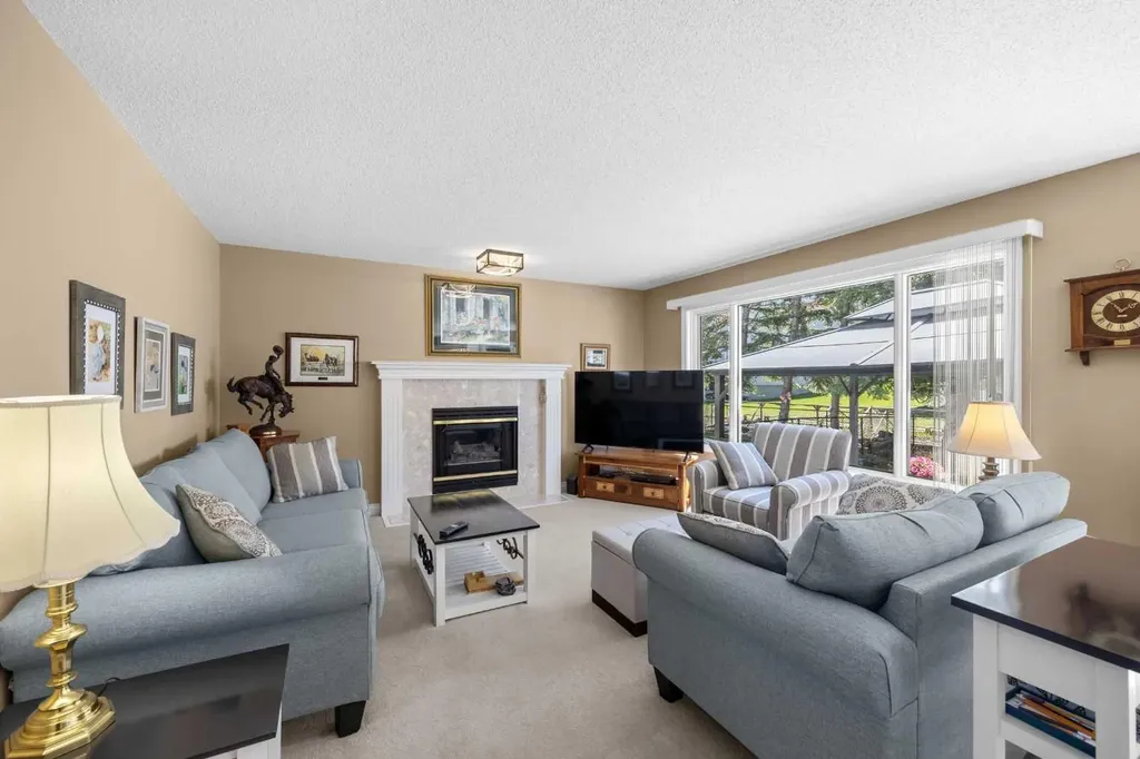 43 Hampstead Close NW Calgary AB T3A 5J3