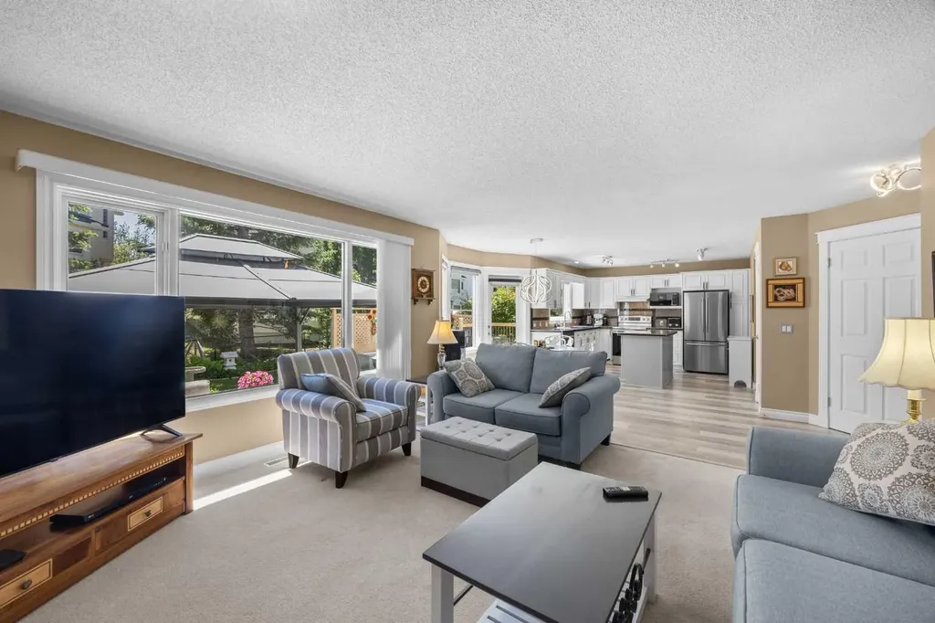 43 Hampstead Close NW Calgary AB T3A 5J3