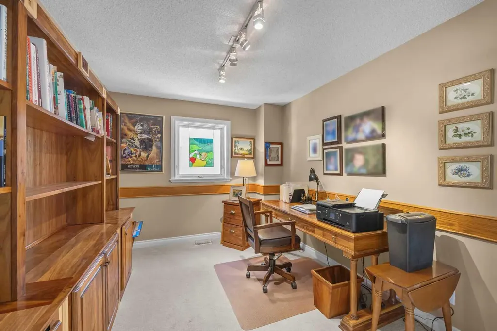 43 Hampstead Close NW Calgary AB T3A 5J3