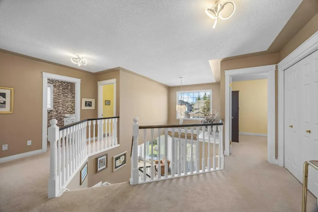 43 Hampstead Close NW Calgary AB T3A 5J3