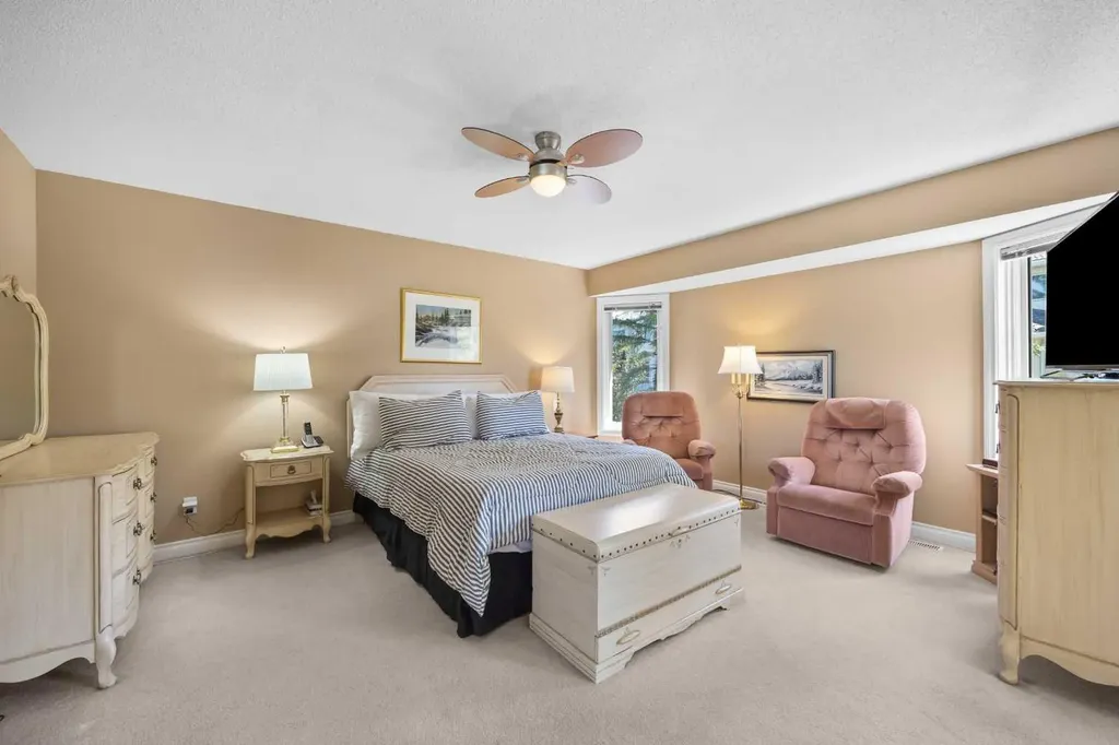 43 Hampstead Close NW Calgary AB T3A 5J3