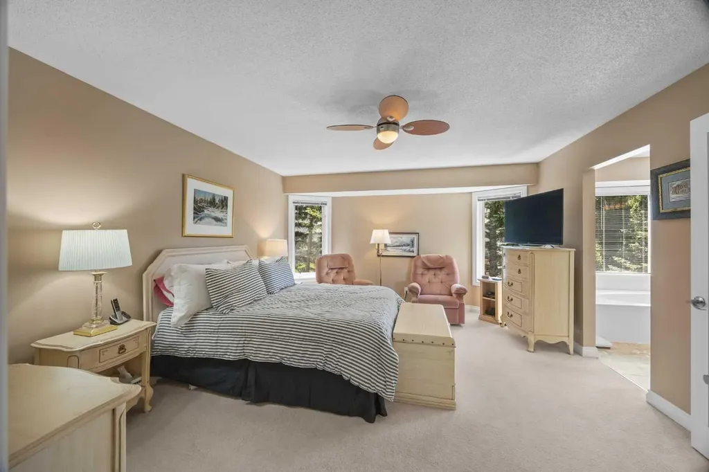 43 Hampstead Close NW Calgary AB T3A 5J3