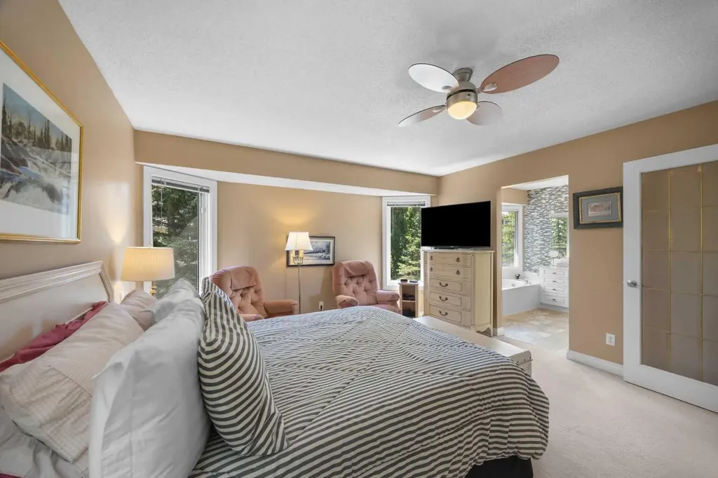 43 Hampstead Close NW Calgary AB T3A 5J3