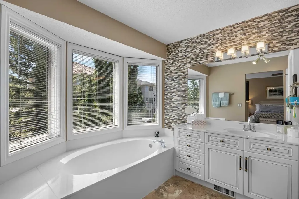 43 Hampstead Close NW Calgary AB T3A 5J3
