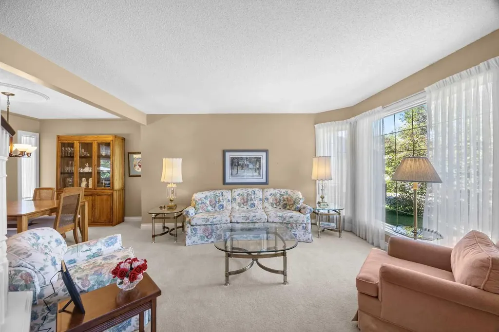 43 Hampstead Close NW Calgary AB T3A 5J3