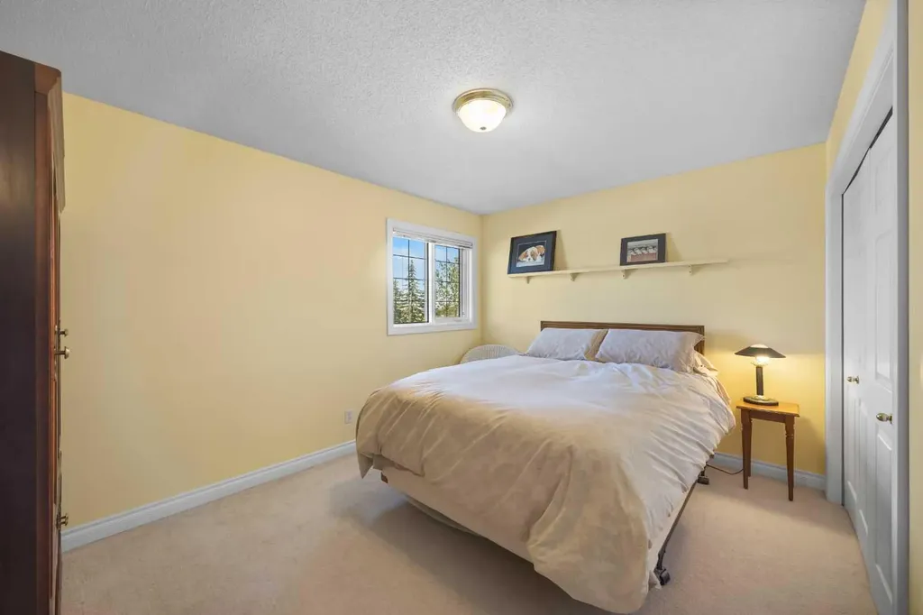 43 Hampstead Close NW Calgary AB T3A 5J3