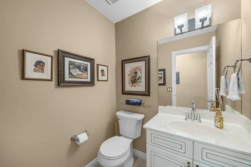 43 Hampstead Close NW Calgary AB T3A 5J3