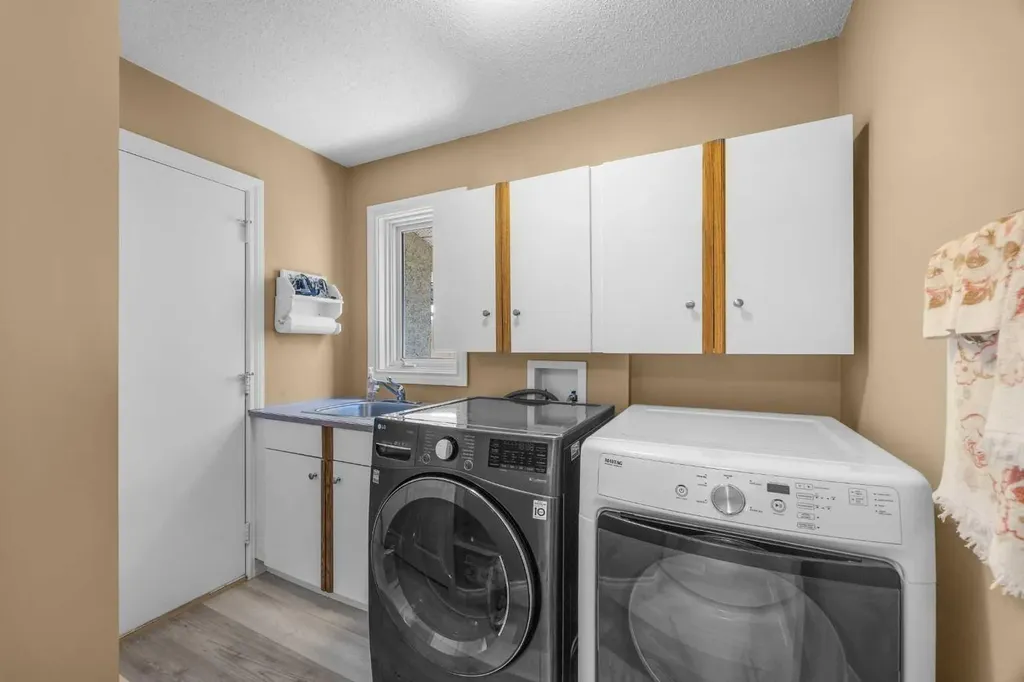 43 Hampstead Close NW Calgary AB T3A 5J3