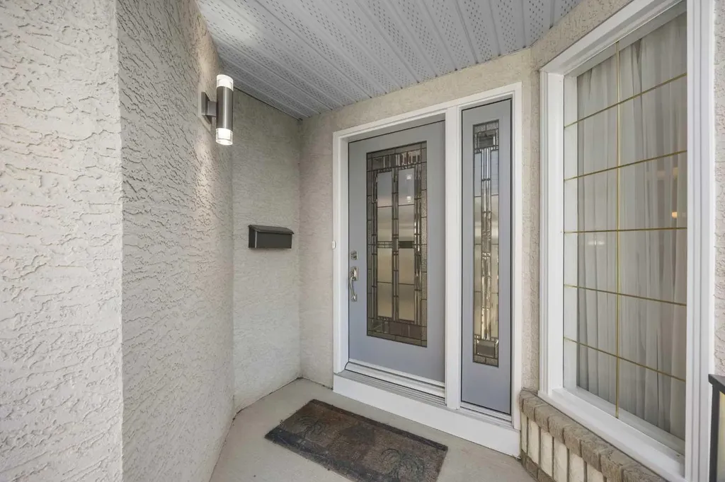 43 Hampstead Close NW Calgary AB T3A 5J3