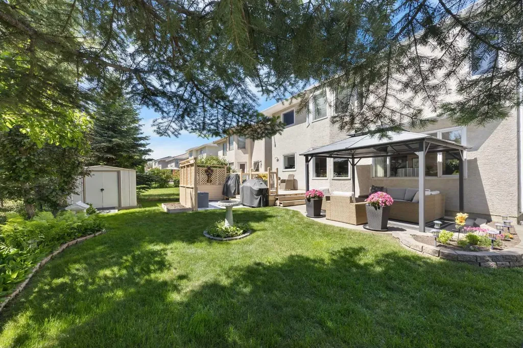 43 Hampstead Close NW Calgary AB T3A 5J3