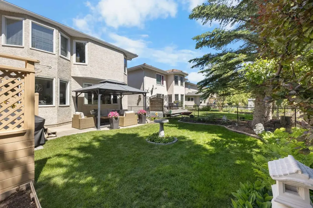 43 Hampstead Close NW Calgary AB T3A 5J3