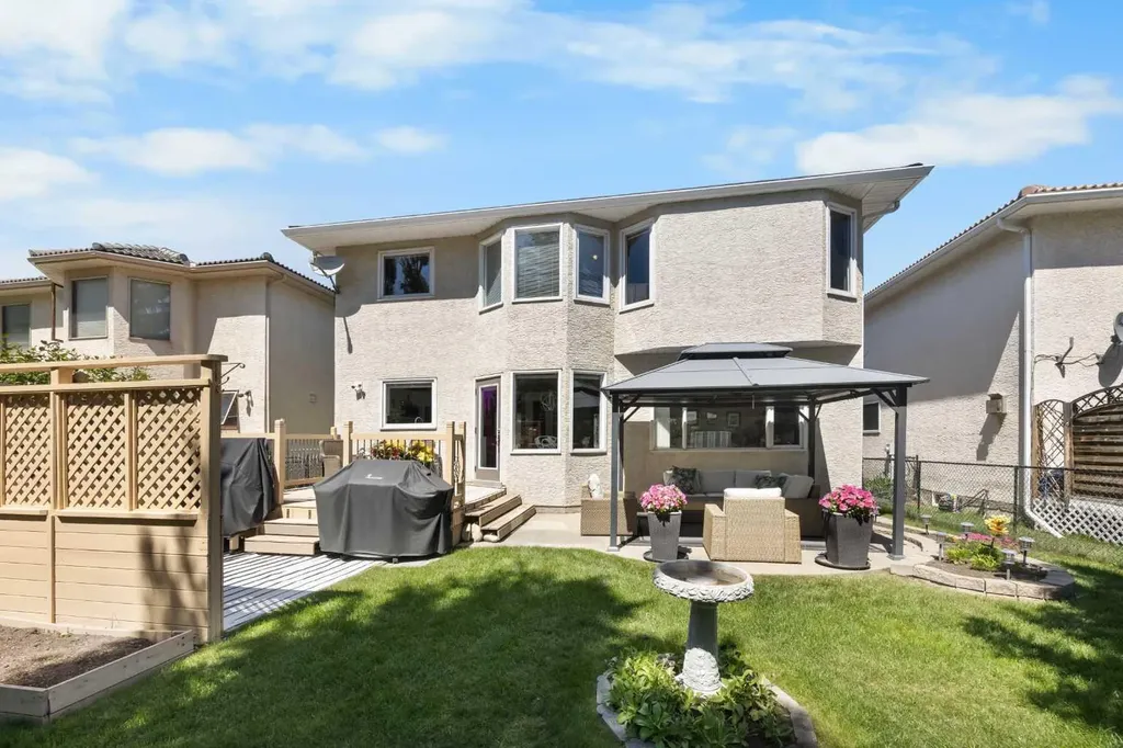 43 Hampstead Close NW Calgary AB T3A 5J3