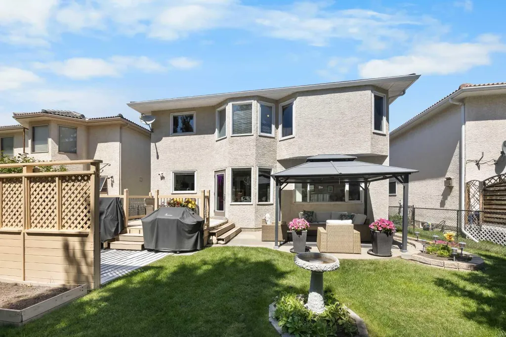 43 Hampstead Close NW Calgary AB T3A 5J3